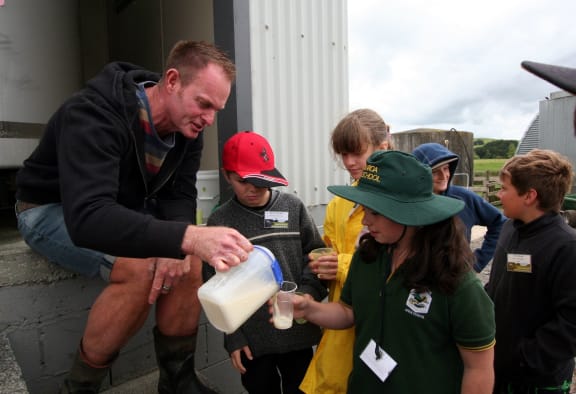 School children visited a dairy farm recognised for its environmentally friendly practices.