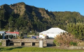 Te Araroa is a small town of about 200 people near the tip of the east coast.