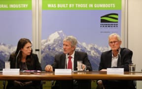 Prime Minister Jacinda Ardern, Agriculture Minister Damien O'Connor (centre), and Dairy NZ chair Jim van der Poel