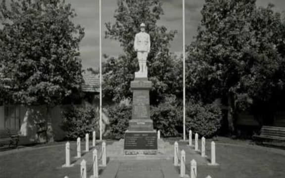 The Last Post (for ANZAC day) - song with memorial photos