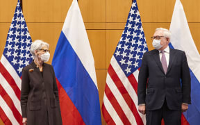 US Deputy Secretary of State Wendy Sherman (left) and Russian deputy Foreign Minister Sergei Ryabkov (right) pose for pictures as they attend security talks on soaring tensions over Ukraine in Geneva, on 10 January, 2022.