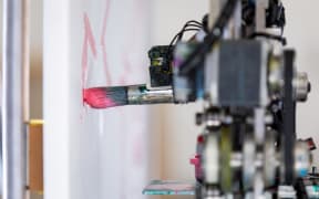 Simon Ingram's robot painting
