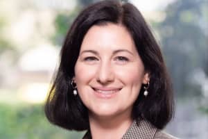 Jasmine Fardouly says what we see "can have a powerful impact on on how people see themselves, their bodies and what they want to look like".