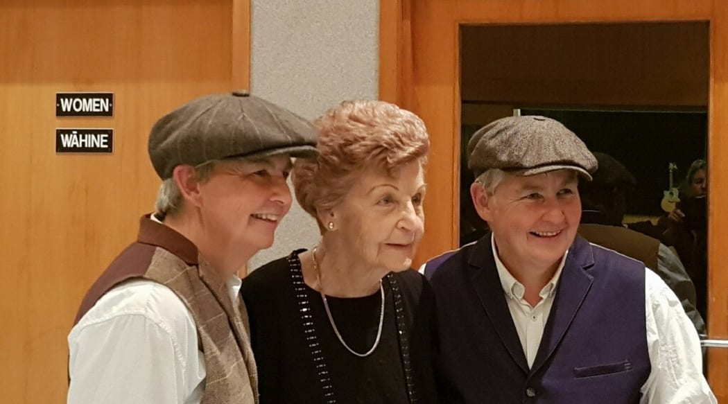 Jools Topp (left) with her mum Jean and sister Lynda