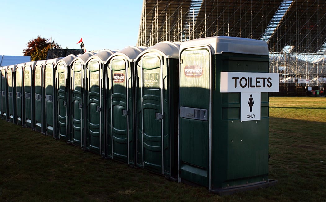 Women's toilets.
Practice Day. Aussie V8 Supercars Round Two, Hamilton 400, Frankton, Hamilton. Friday, 17 April 2009. Photo: Dave Lintott/PHOTOSPORT
