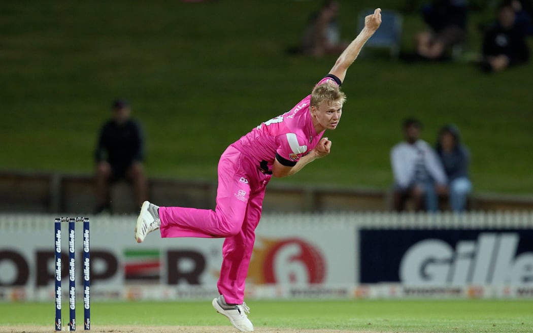 Knights Scott Kuggeleijn bowling during the T20 Super Smash.