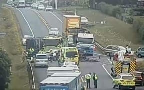 A crash on State Highway 20B is blocking Puhinui Road in both directions.