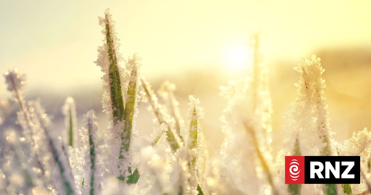 Temperatures drop to single digits as autumn chill begins | RNZ