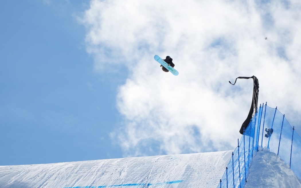 Zoi Sadowski-Synnott during Womens Snowboard Slopestyle final at 2025 X Games Aspen at Buttermilk in Aspen, CO. ©Joshua Duplechian/X Games