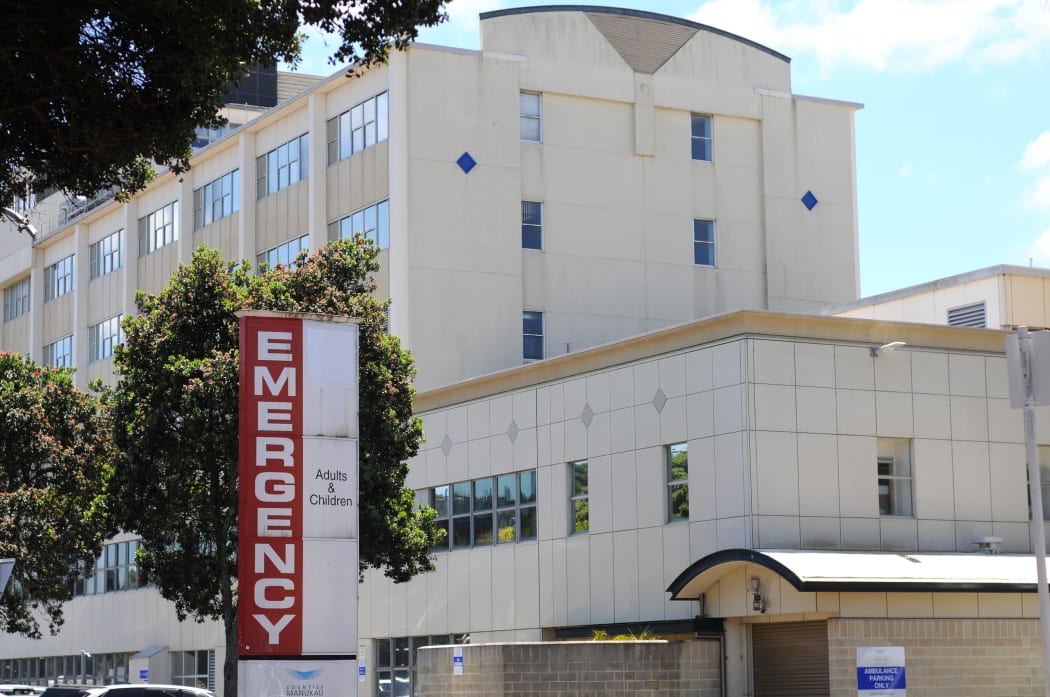 Counties Manukau Health is reviewing its emergency lockdown plan to deal with crisis situations, including firearms incidents.