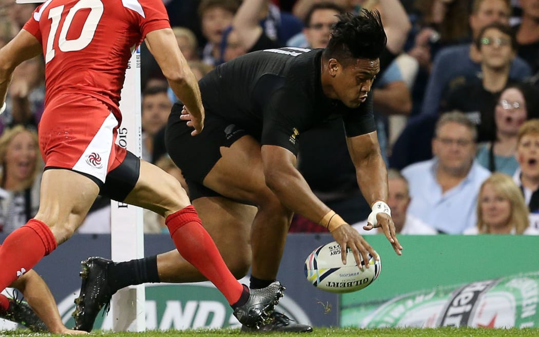 Julian Savea scores against Georgia RWC2015