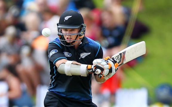 Opener Tom Latham faces down a bouncer in the first ODI match against Pakistan at the Basin Reserve in Wellington, Monday 25th January 2016. Copyright Photo.: Grant Down / www.photosport.nz