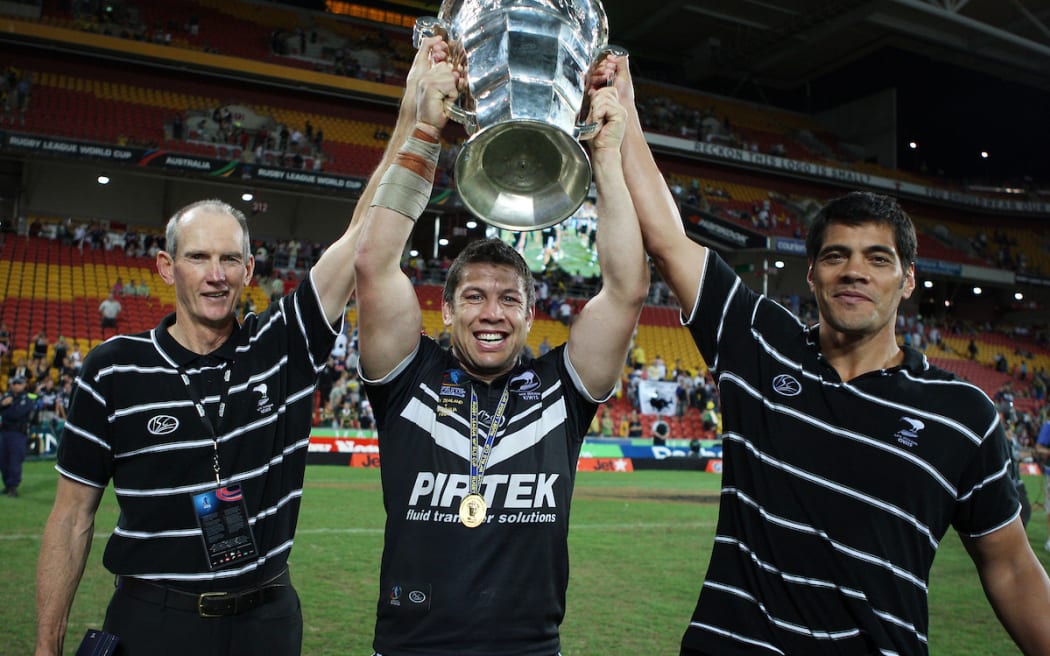 Assistant coach Wayne Bennett, captain Nathan Cayless and coach Stephen Kearney with the Rugby League World Cup.