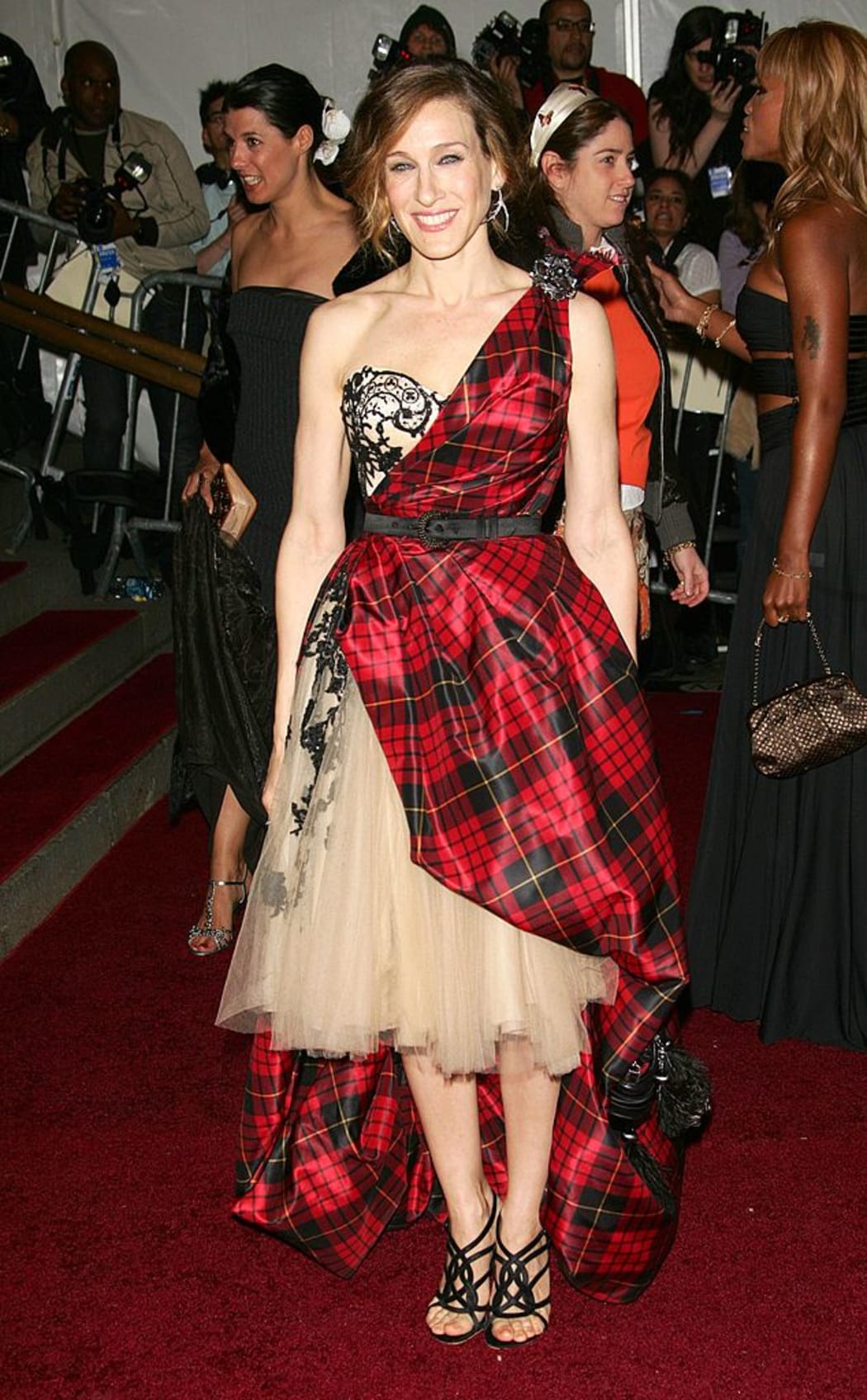 Actress Sarah Jessica Parker attends the Metropolitan Museum of Art Costume Institute Benefit Gala: Anglomania at the Metropolitan Museum of Art May 1, 2006 in New York City.