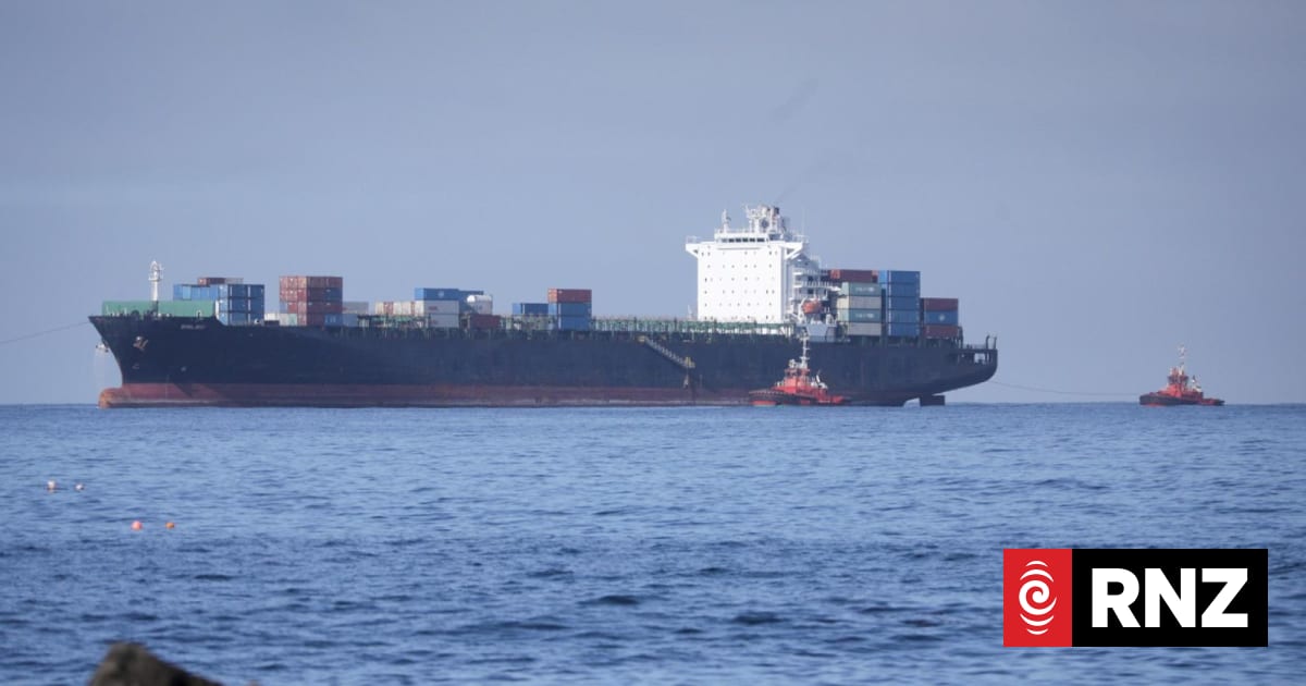 MV Shiling highlights lack of ocean-capable tug in Cook Strait | RNZ