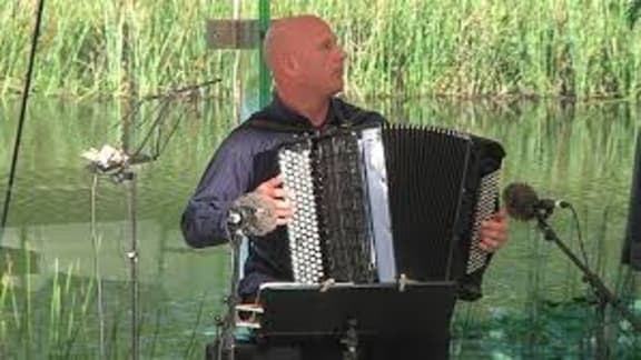 Accordionist James Crabb