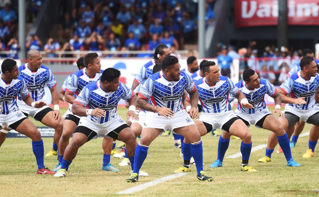Manu Samoa perform Siva Tau