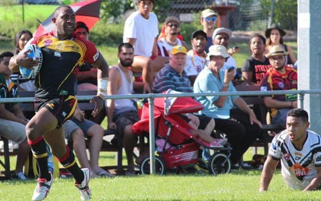 PNG Hunters centre Thompson Teteh in full flight.