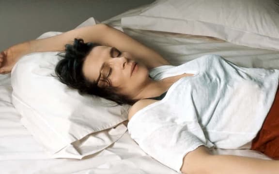 A still from Un Beau Soleil Interieur (Let the Sunshine In)