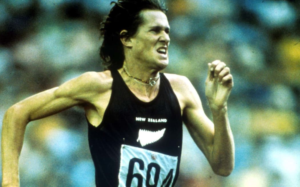 John Walker running the 1500m at the 1976 Montreal Olympics.