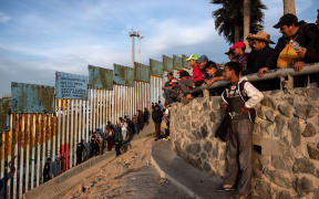 Central American migrants reach the US-Mexico border.