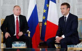 French President Emmanuel Macron (R) and Russian President Vladimir Putin (L) meet for talks at the Versailles Palace, near Paris, on May 29, 2017.