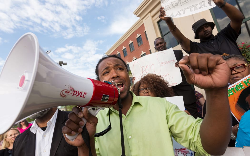 Protests over the fatal shooting of Walter Scott were held outside City Hall in North Charleston.