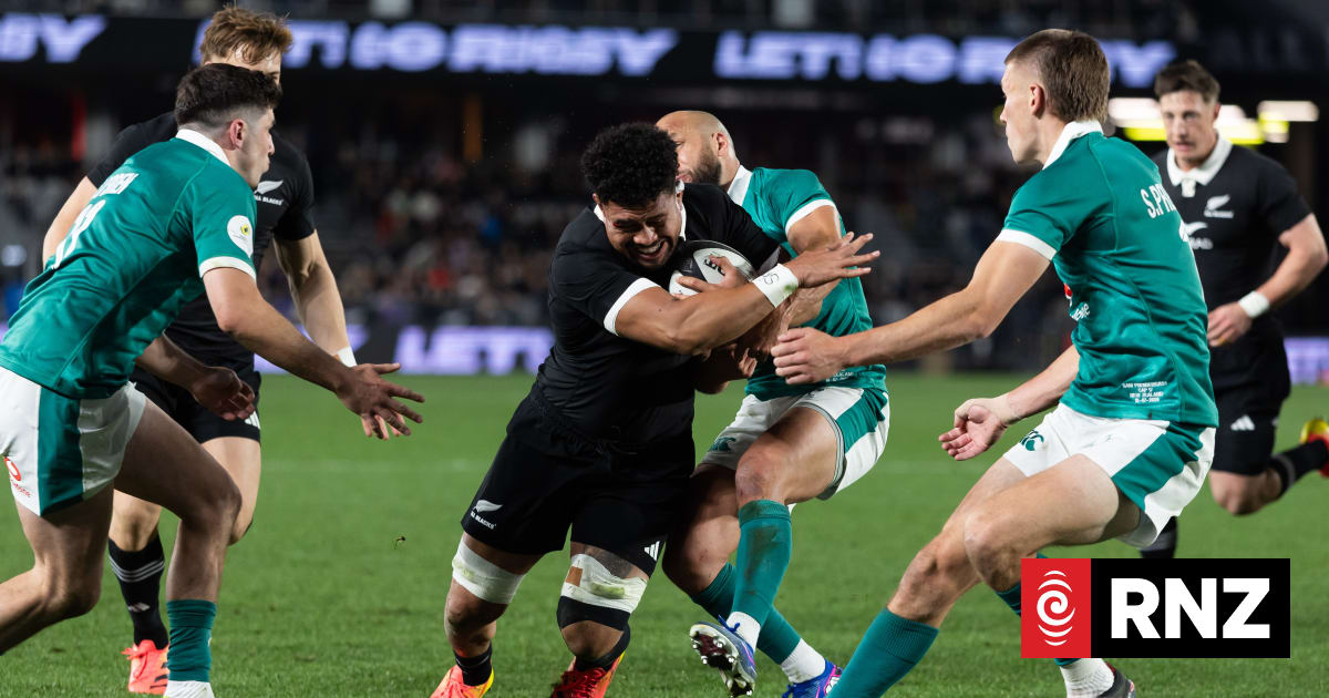All Blacks beat Ireland 40-21, defend Eden Park streak