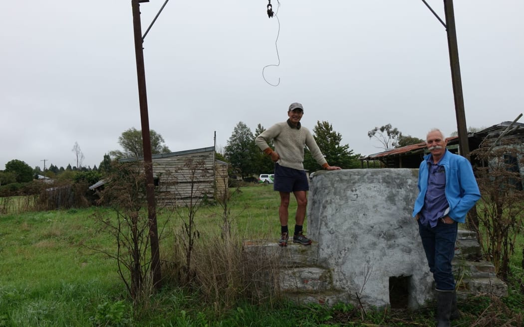 Yep Ng and Leem Braam at the pig pit oven at the site of the historical Chinatown on the outskirts of Ashburton.
