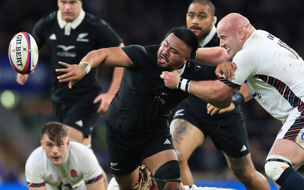 Asafo Aumua offloads under pressure.