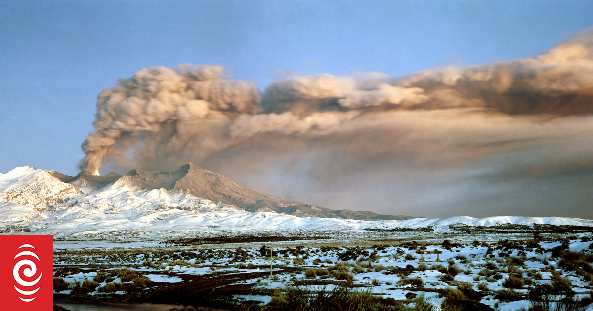 Hundreds of thousands of North Island homes could be covered in ash in