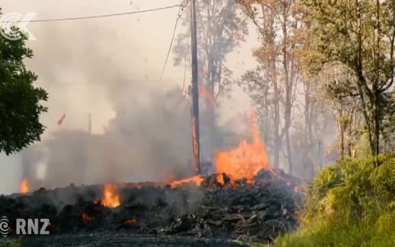 Big Island residents 'pelted by falling rocks'
