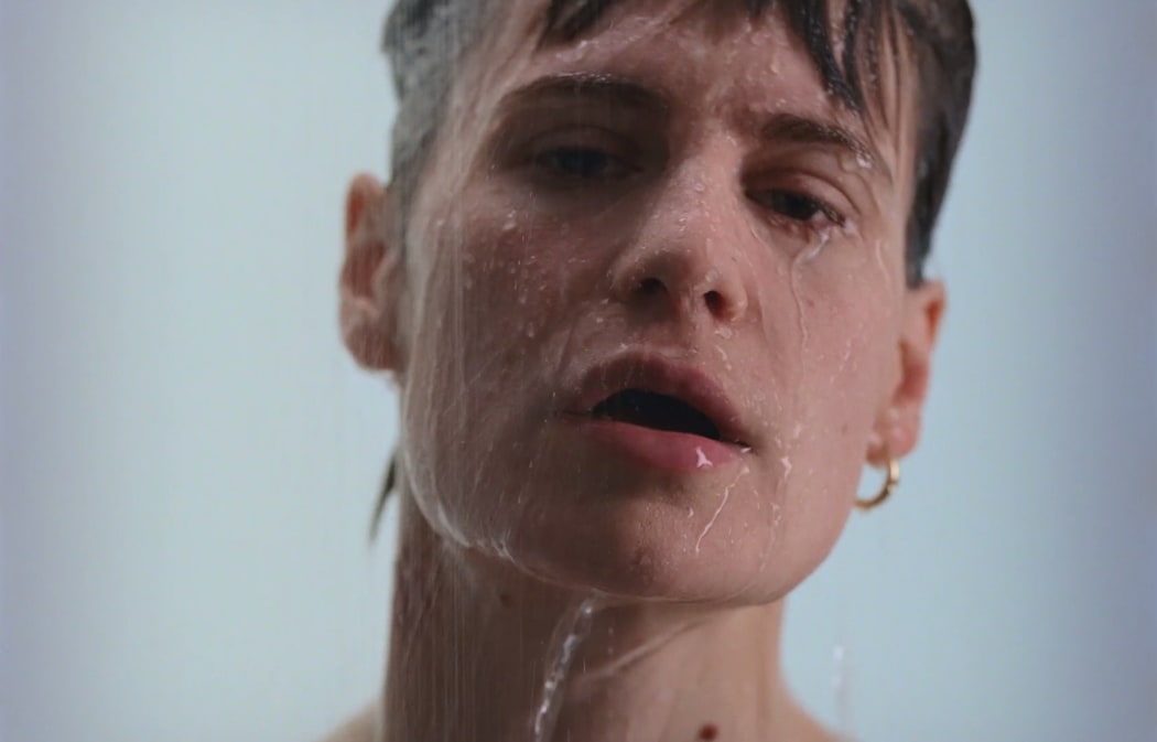 Christine and the Queens, still from "5 Dollars" video