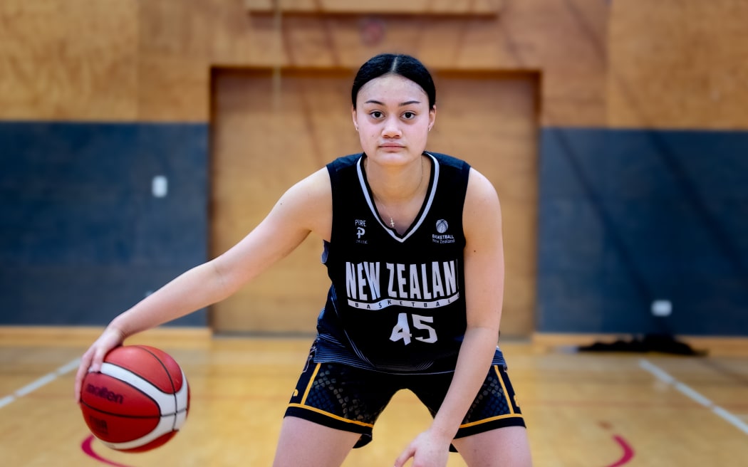 samoa maori basketballer goes pro at 15