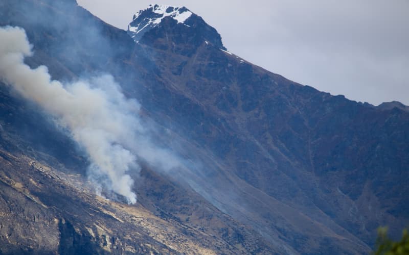 Large bush fire burns through 1400 hectares in high country above Lake ...