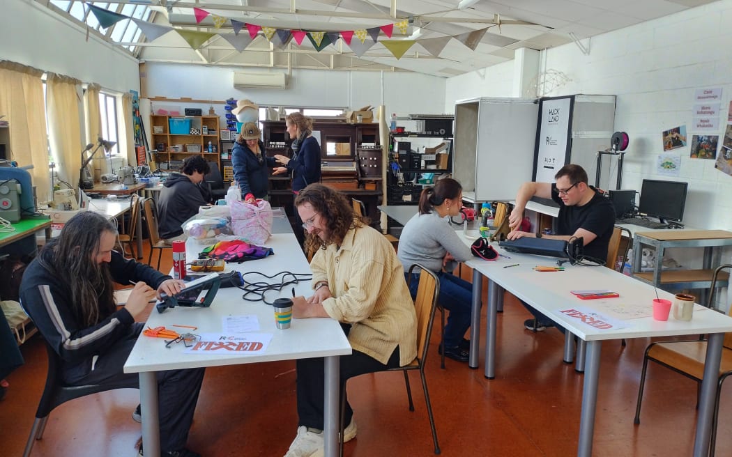 A weekly repair café in central Auckland that gives broken items a new lease of life is being piloted with the help of a $32,800 grant from Auckland Council’s Waste Minimisation and Innovation Fund.