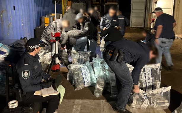 Australian police seize record-breaking 2.7 tonnes of cocaine | RNZ