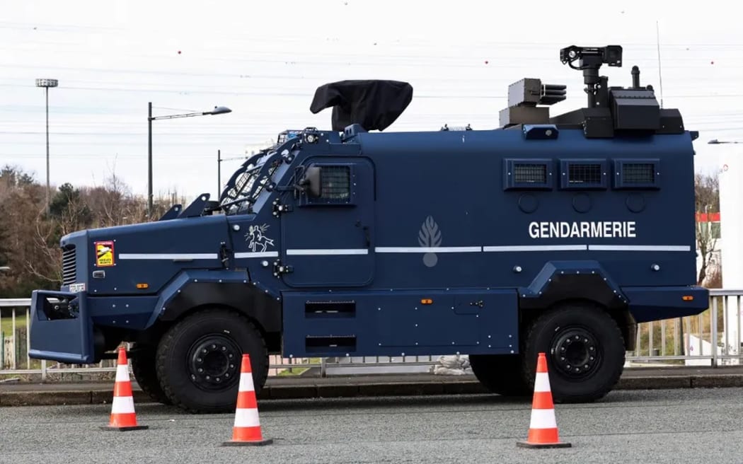 Los nuevos vehículos blindados de la gendarmería “Centaure” llegarán a Nueva Caledonia en las próximas horas • ©EMMANUEL DUNAND / AFP