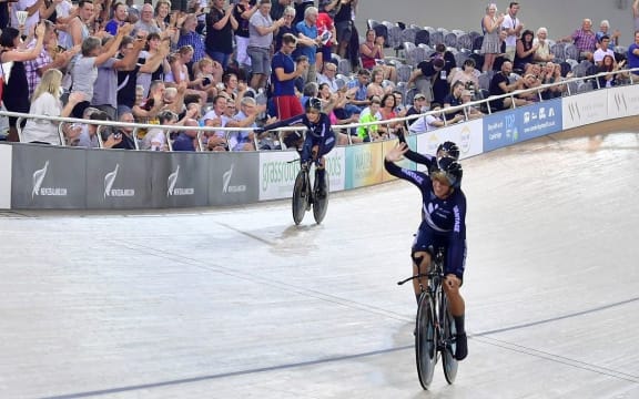 The New Zealand women's team pursuit celebrate a gold medal in Cambridge.