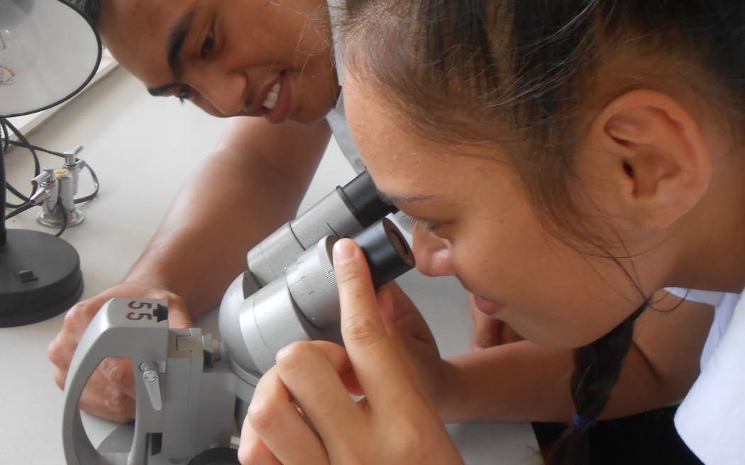 Cook Islands students take part in healthy eating project.