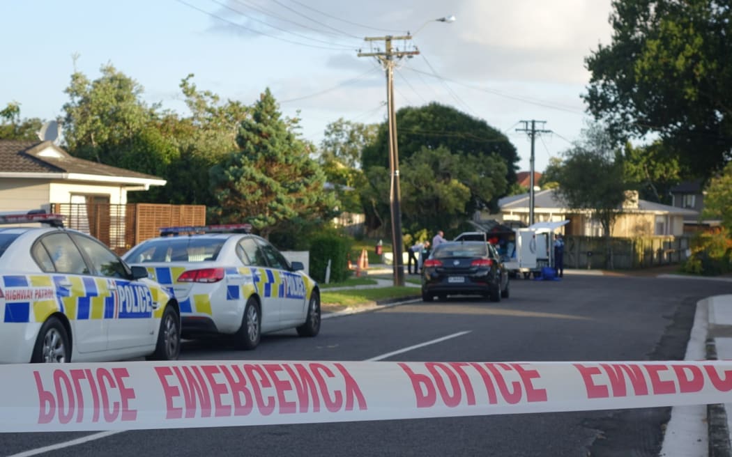 Police have cordoned off Glenvil Lane in Te Atatu, after the discovery of a body.