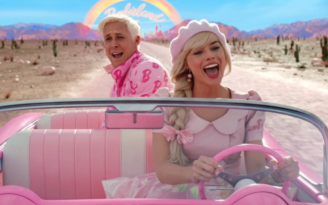 BARBIE
2023
de Greta Gerwig
Ryan Gosling
Margot Robbie.
COLLECTION CHRISTOPHEL © Warner Bros. Pictures - Heyday Films - LuckyChap Entertainment - Mattel Films - Mattel (Photo by Warner Bros. Pictures - Heyday F / Collection ChristopheL via AFP)