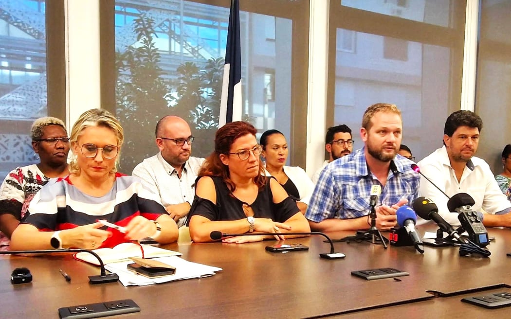 Pro-France political leaders at a post-conclave media conference in Nouméa – 8 May 2025 – PHOTO RRB