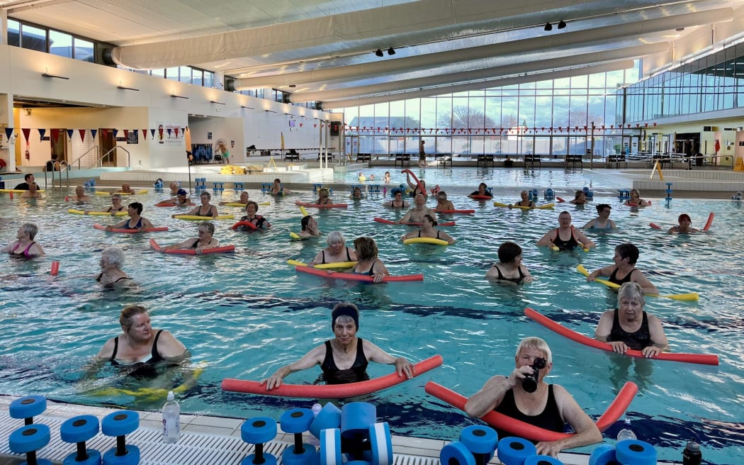 Aquacise class help seniors with mobility and fall prevention.