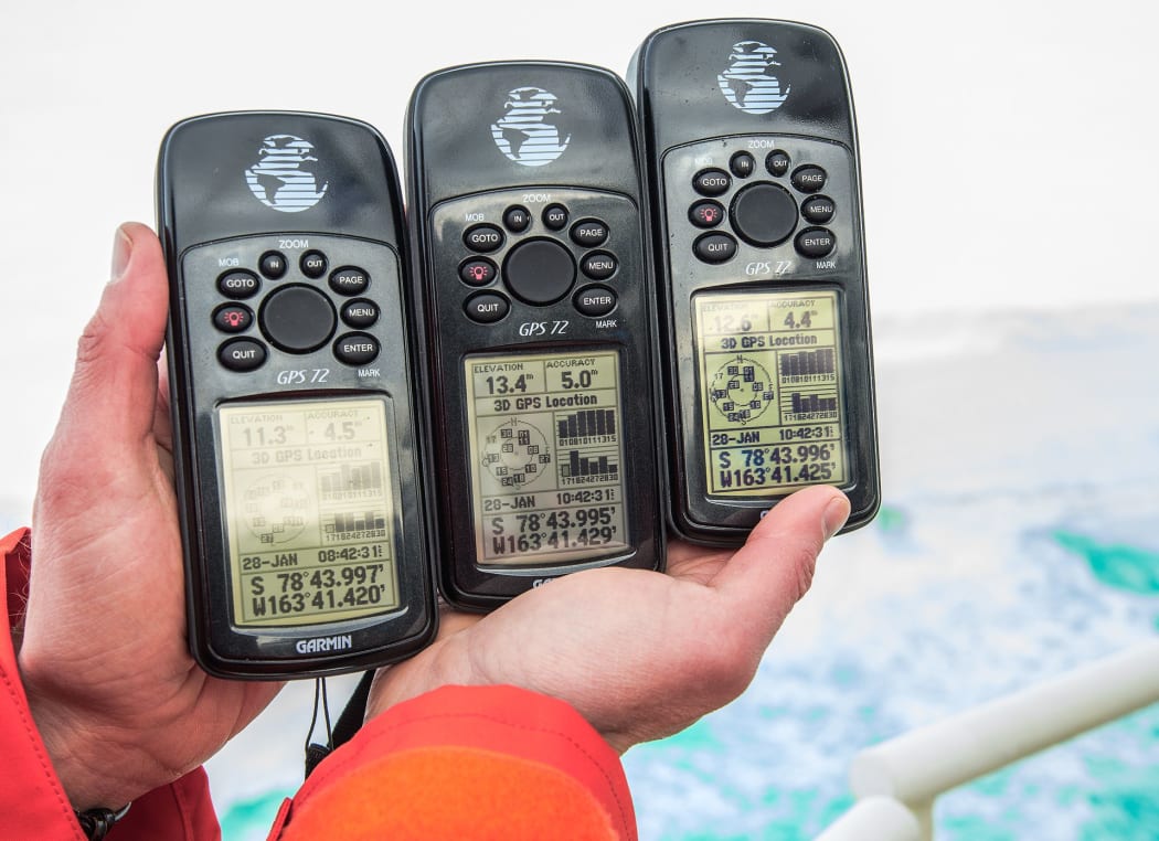 At the most southerly navigation, three GPS receivers verify the position of the ship's bow.