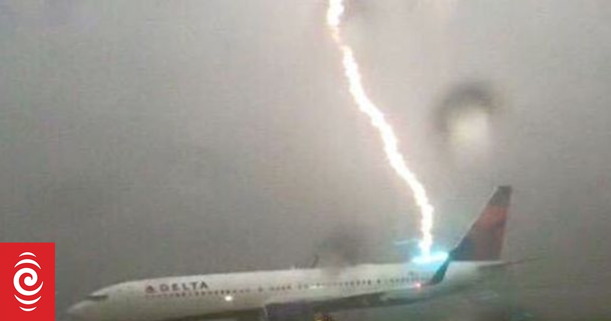 What Happens When A Plane Is Struck By Lightning Rnz News 