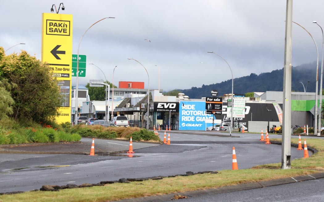Four lanes of State Highway 30A had reopened Tuesday morning after backlash over traffic chaos caused by roadworks on Monday.  Photo / Ben Fraser