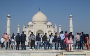 Tourists visit the Taj Mahal in Agra on December 19, 2020, as India surged past 10 million Covid-19 coronavirus cases. (Photo by Pawan SHARMA / AFP)