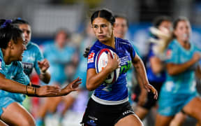 Braxton Sorensen-McGee makes a break for the Blues in the Super Rugby Aupiki grand final against Matatū at Eden Park, 12 April, 2025.