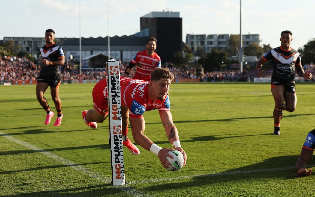 Zac Lomax of the Dragons scores a try.